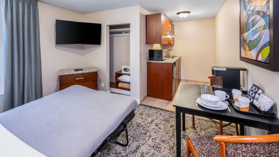 Quality Inn & Suites Vancouver Downtown Suite