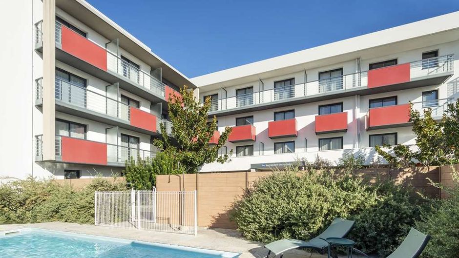 Best Western Les Aureliades Pool