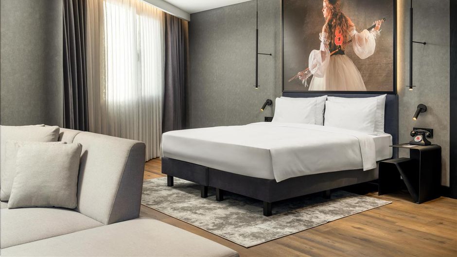 Radisson RED Izmir Point Bornova Suite