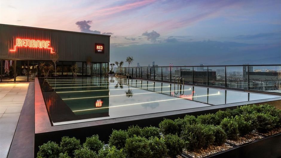 Radisson RED Izmir Point Bornova Pool