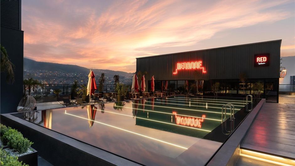 Radisson RED Izmir Point Bornova Pool