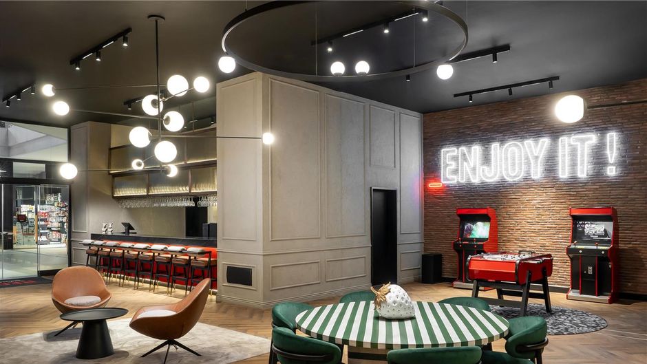 Radisson RED Izmir Point Bornova Lobby