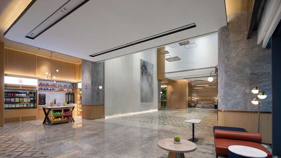 Hilton Garden Inn Huaxiang Tiantan Hosp Lobby