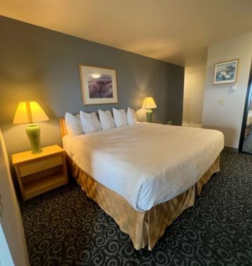 Lighthouse Suites Inn