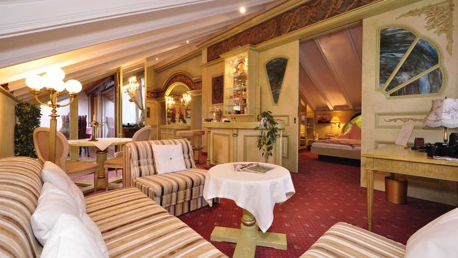 AKZENT-Hotel Altdorfer Hof Suite