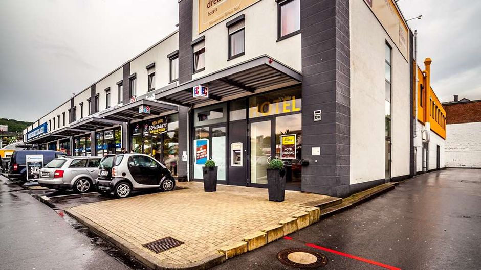McDreams Hotel Wuppertal-City Exterior