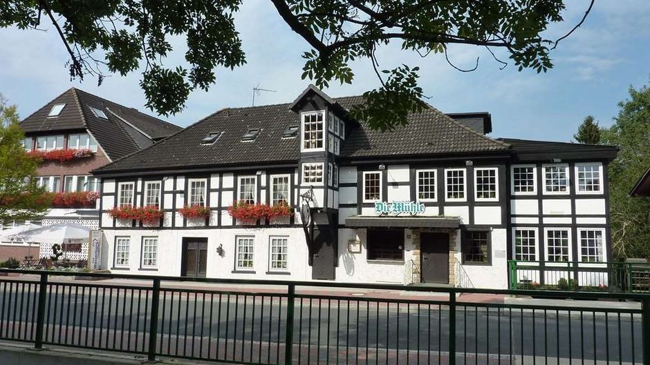 AKZENT-Hotel Zur Wasserburg Exterior