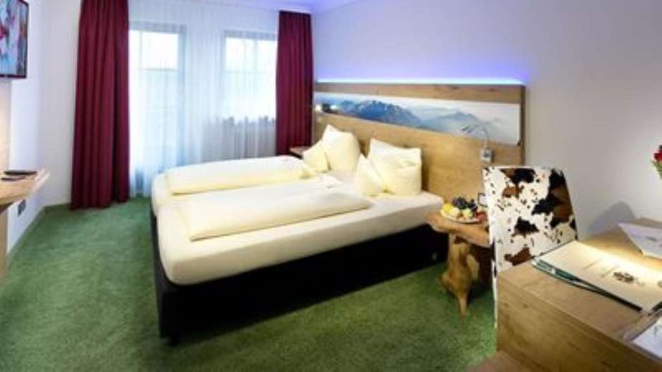 Schmelmer Hof Hotel Room
