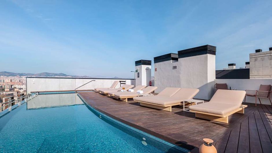 TEMBO Barcelona Pool
