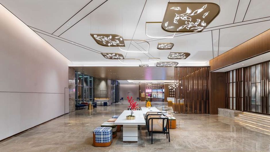 Hilton Garden Inn High-Speed Railway Stn Lobby