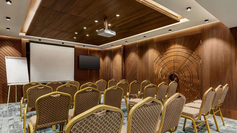 Ramada by Wyndham Istanbul Umraniye Meeting