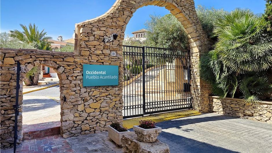 Occidental Pueblo Acantilado Exterior