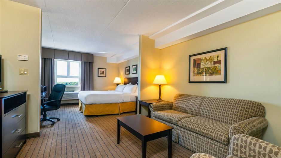 Comfort Inn and Suites Kincardine Room