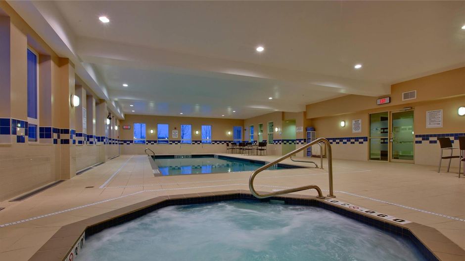Comfort Inn and Suites Kincardine Pool