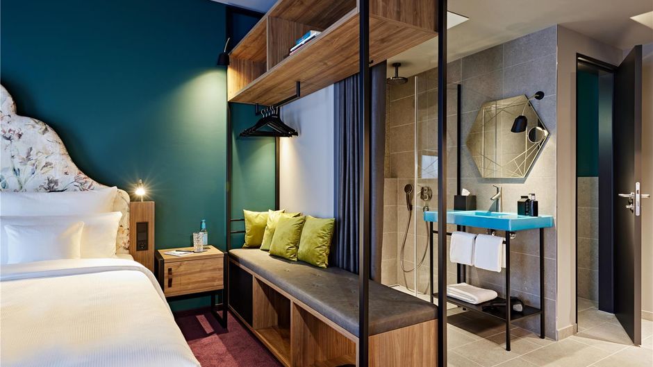 me and all hotel Dusseldorf Oberkassel Room