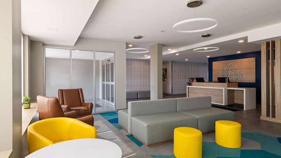 Microtel by Wyndham Lachute Lobby