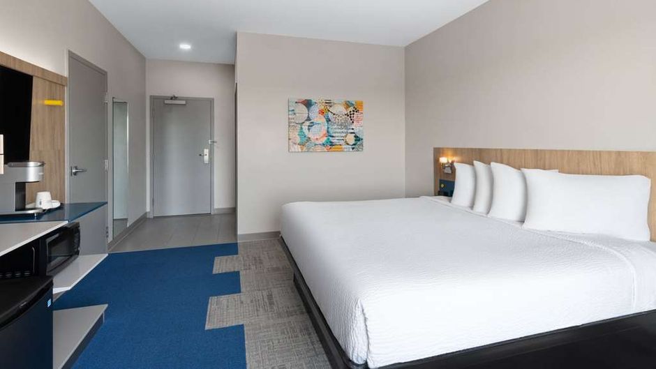 Microtel by Wyndham Lachute Room