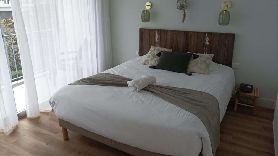 Astoria Hotel Room