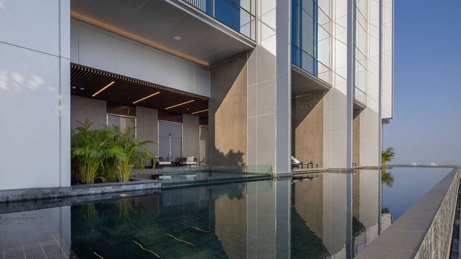 Eastin Grand Hotel Phayathai Pool