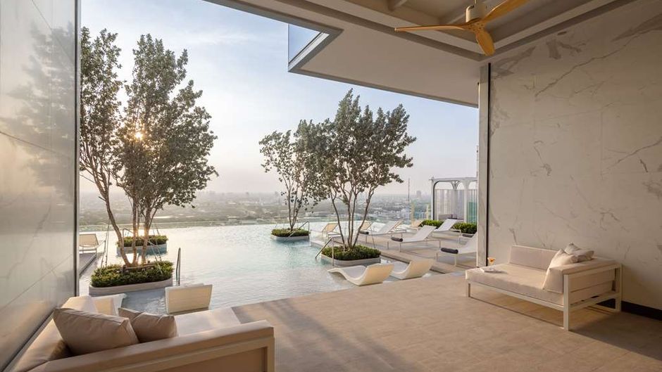 Eastin Grand Hotel Phayathai Pool