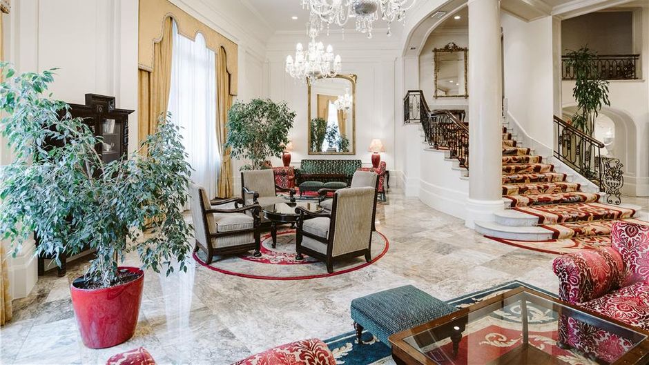 Hotel Carlton Lobby