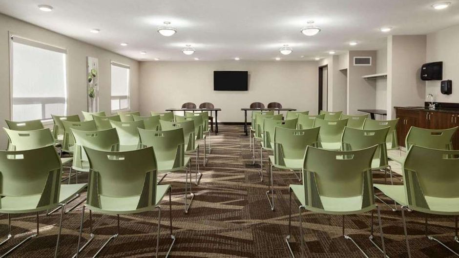 Home Inn & Suites Lloydminster Meeting