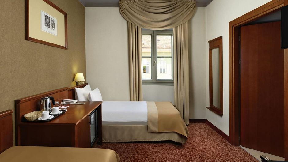 Mercure Magyar Kiraly Hotel Room