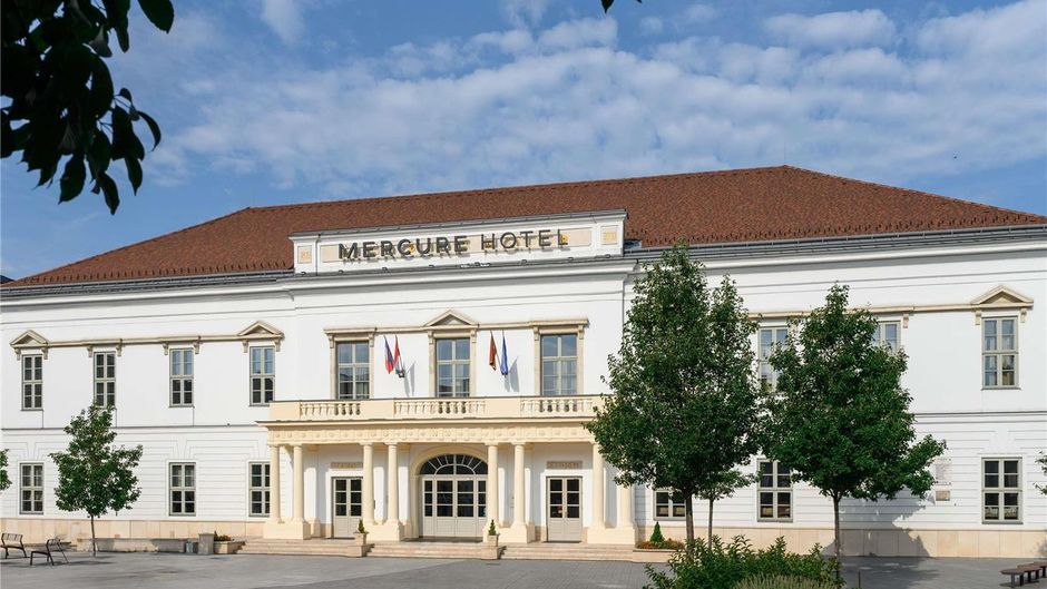 Mercure Magyar Kiraly Hotel Exterior