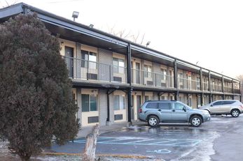 Travelodge by Wyndham Livonia-Detroit