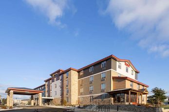 Hawthorn Suites by Wyndham Williston