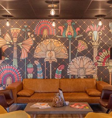 PoMo Hotel & Restaurant