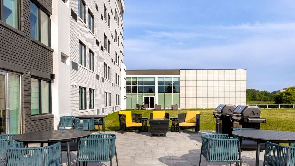 Home2 Suites by Hilton Kingston Exterior