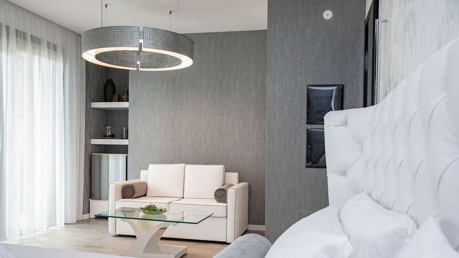 Promenade Hotel Room