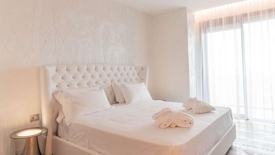 Promenade Hotel Room
