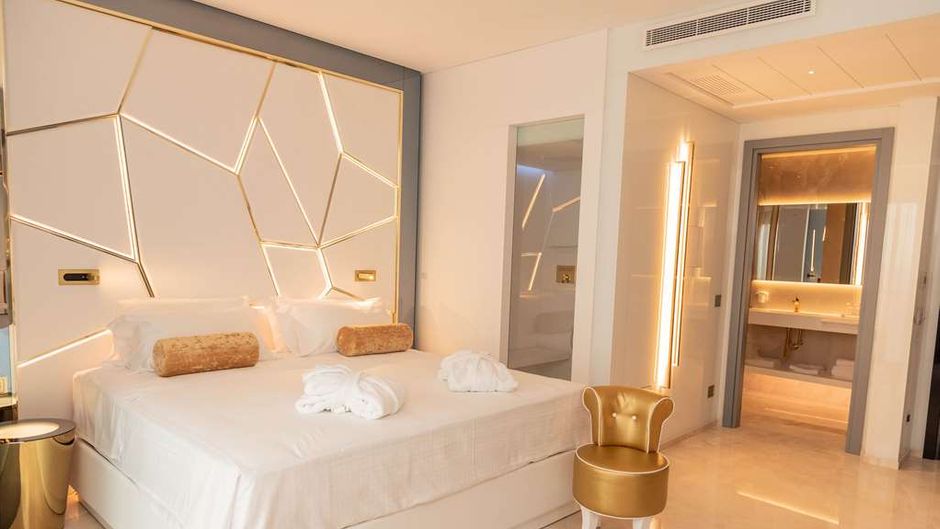 Promenade Hotel Room