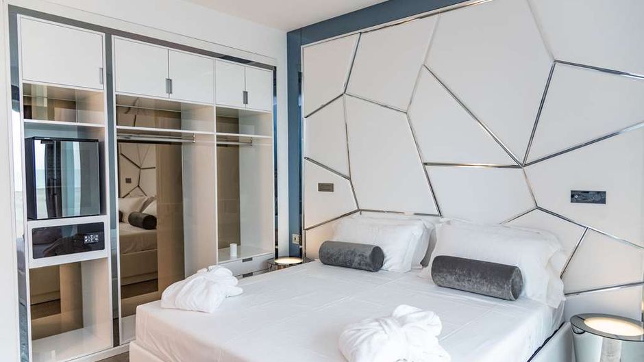 Promenade Hotel Room