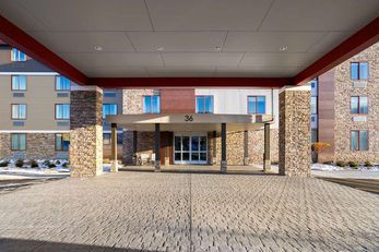 La Quinta Inn & Suites by Wyndham