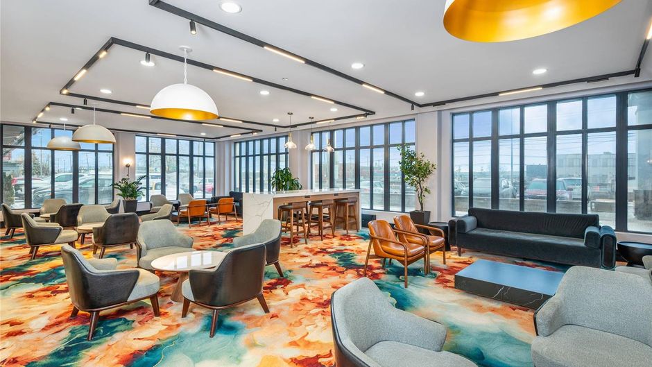Radisson Montreal Airport Lobby