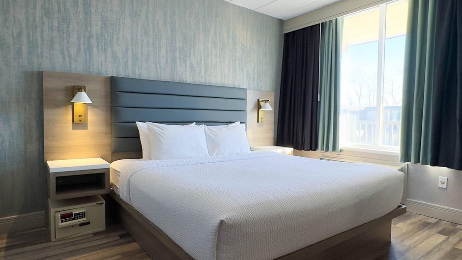 Radisson Montreal Airport Room