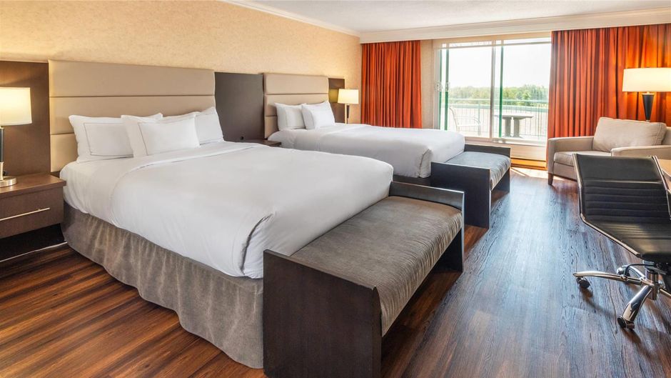 Chateau Cartier Hotel & Resort Gatineau Room