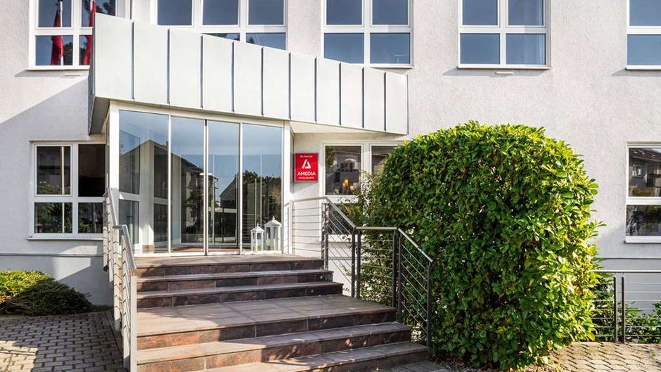 Amedia Frankfurt Russelsheim, Trademark Exterior
