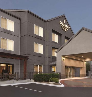 Country Inn & Suites Fresno North