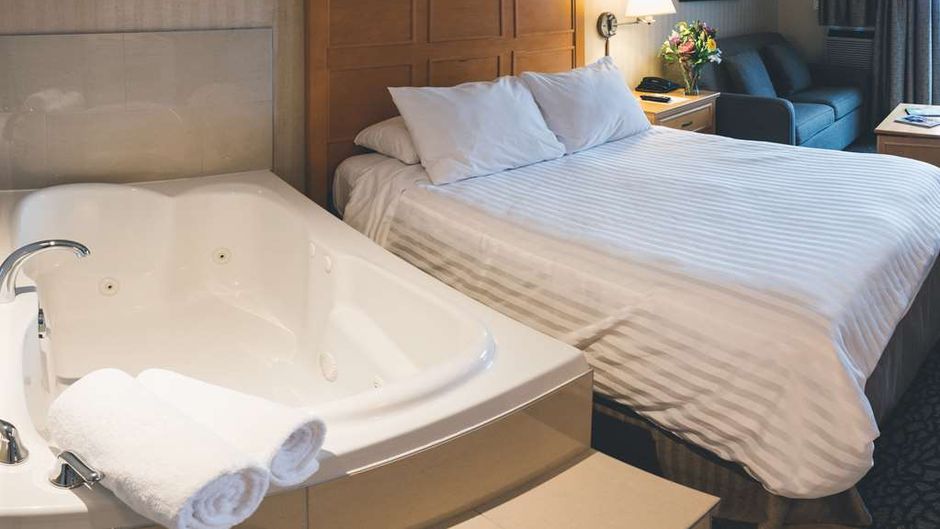 The Pinnacle Hotel Suite