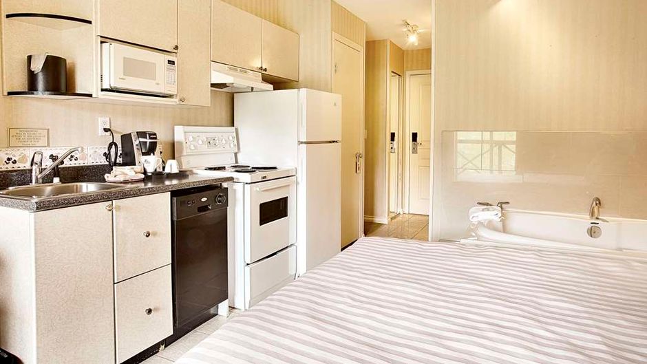 The Pinnacle Hotel Suite