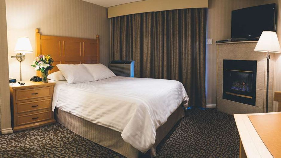 The Pinnacle Hotel Suite