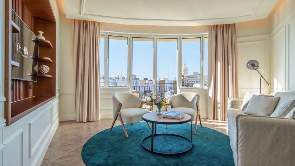 Only You Hotel Valencia Room