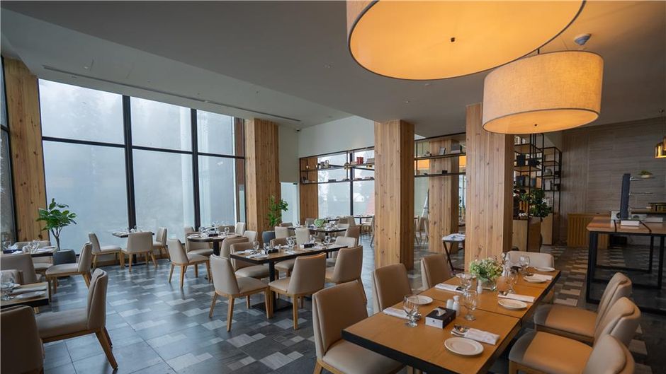 DoubleTree by Hilton Nathiagali Restaurant