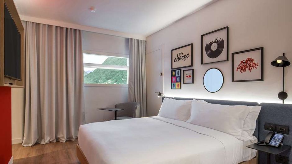 Hampton by Hilton Locarno Room