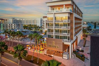 Hiatus Clearwater Beach-Curio Collection