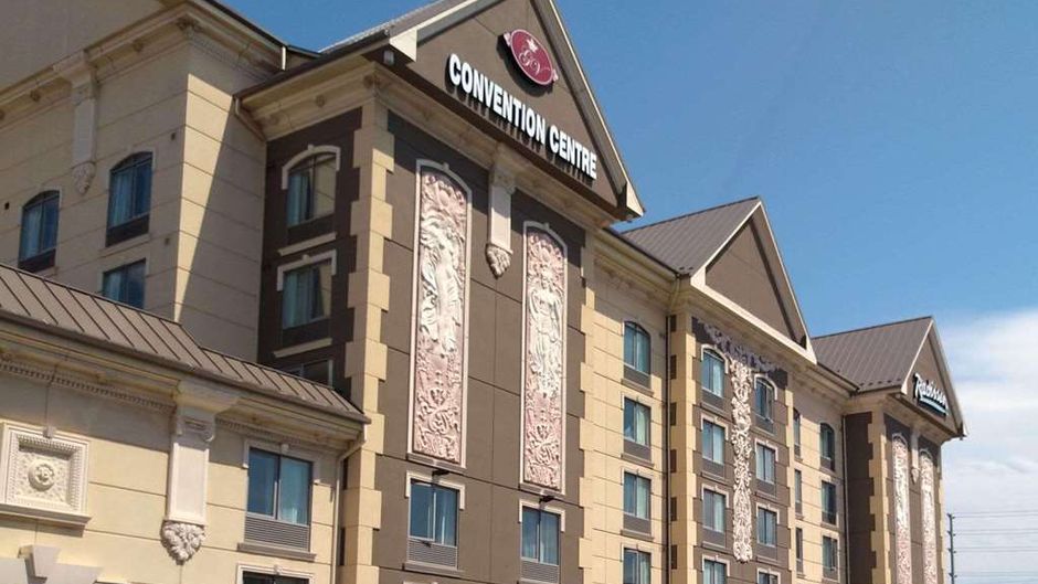 Radisson Toronto Airport West Exterior